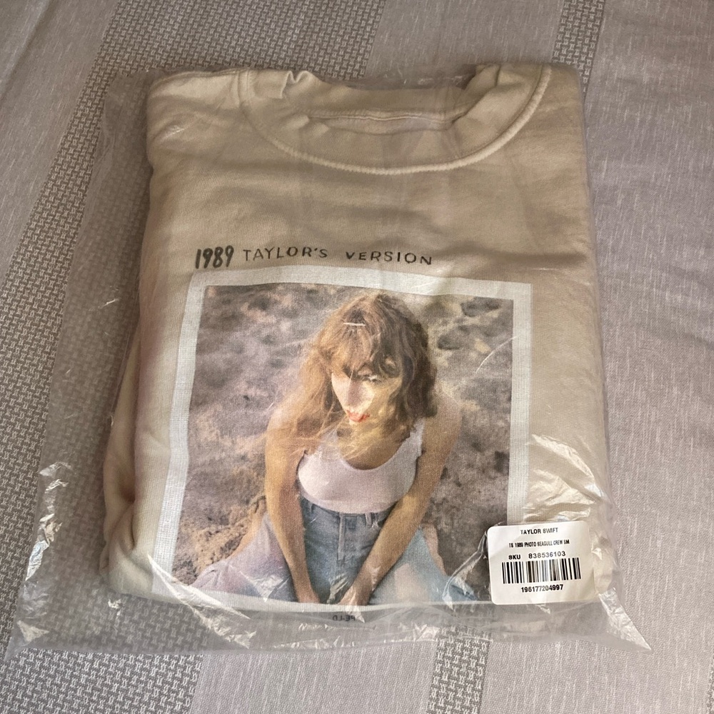 Taylor Swift 1989 (Taylor’s Version) Beige Crewneck NWT